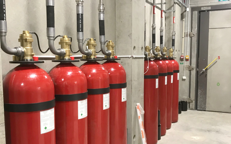 </p>
<div>
<h2>EX-5112 släcksystem med <strong>FK-5-1-12</strong> skyddar liv, egendom och miljö!</h2>
<p><strong>Gasen FK-5-1-12 är en kondenserad fluorerad gas, som släcker brand genom att kemiskt reagera med branden. Den används främst i slutna utrymmen, så kallad ”total flooding”. </strong></p>
<p><strong>Exting erbjuder EX-5112 släcksystem för komplett rumsskydd eller EX-Safe till att skydda 19” skåp/rack med elektronik- och datautrustning.</strong></p>
<h3>Släckfunktion</h3>
<p>FK-5-1-12 är en fluorerad gas, som tidigare marknadsfördes under varumärket Novec-1230. Gasen förvaras och transporteras i vätskeform och trycksätts med kvävgas i släckmedelsbehållare. När släcksystemet aktiveras transporteras vätskan mycket snabbt ut till specialdesignade munstycken där vätskan övergår till gas. Den primära släckmedelsfunktionen för FK-5-1-12 är avkylning. Inertgaser släcker med hjälp av syresänkning.</p>
<h3>Användningsområden</h3>
<p>Systemen finns dels som rumsskydd EX-5112 och som ett modulsystem EX-Safe, som är anpassat för mer kompakta miljöer, exempelvis 19” data-, el- eller andra typer av skåp. Systemen designas med olika mängd gas beroende på utrymmets volym och behov.</p>
<h3>Fördelar med EX-5112</h3>
<p>Exting och vår leverantör garanterar att släckande koncentration uppnås inom tio (10) sekunder! Eftersom tiden är en mycket viktig faktor i brandförloppet är tidig detektion och snabb släckning avgörande för att eliminera rökgasutveckling och brandskador. Tack vare högre arbetstryck än jämförbara system kan EX-5112 installeras med längre rörsträckor och/eller som multizonsystem.</p>
<p><strong>Benämning</strong> FK-5-1-12<br /><strong>Tidigare varumärkesskyddad benämning </strong>Novec 1230</p>
</div>
<ul>
<li>
<a href="/exting/wp-content/uploads/2023/12/EX-1230-Slacksystem.pdf">Släcksystem EX-5112 Produktblad</a>
</li>
<li>
<a href="/exting/wp-content/uploads/2023/12/EX-1230-Multizonsystem-Svensk-1.pdf">Släcksystem EX-5112 Broschyr</a>
</li>
</ul>
<div>
<p> <img src="/exting/wp-content/uploads/2023/12/slacksystem-ex-1230.png" alt=""/></p>
<div>
<p>FK 5-1-12 lagras i vätskeform, vilket innebär mycket liten lagringsvolym. Detta gör att brandsläcksystemet inkräktar minimalt på områdets normala användande. Designkoncentrationen för IT-miljöer i Europa skall vara 5,6 % och vid en jämförelse med andra släckgaser syns tydligt skillnaden i lagringsplats.</p>
</div>
</div>
<h2>Godkännande i Sverige</h2>
<div>
<p>I Sverige arbetar vi efter SBF 500 och den internationella standarden SS-EN 15004-2. Dessa beskriver hur ett system skall designas, installeras och dokumenteras.</p>
</div>
<h2>Miljöpåverkan</h2>
<div>
<p>Vid användning av släckgasen FK-5-1-12 ser Exting alltid till att minsta möjliga miljöpåverkan uppstår vi installation, service och utbyten. Då Exting i huvudsak verkar inom brandskyddsområdet med mottot liv, egendom och miljö ser vi det som en självklarhet att medverka till en ekologisk hållbar utveckling. Exting har målet att ha mycket goda kunskaper inom företaget för att kunna vägleda entreprenörer, inhyrd personal och kunder vid inköp och installationer för att få en så låg miljöpåverkan som möjligt. </p>
<p>Exting strävar efter att utveckla sig inom området miljö med en minsta målsättning att följa gällande lagstiftning, men även genom att kontinuerligt förbättra produkter och rutiner för att minimera företagets miljöpåverkan.</p>
</div>
<p><img src="/exting/wp-content/uploads/2023/12/Milj_-beskuren-scaled.jpg" alt=""/></p>
<div>
<p>Släckgasen FK-5-1-12 har Global Warming Potential (GWP) på endast 1 och Ozone Deplation Potential (ODP) på 0.</p>
</div>
<h2>Service och underhåll av gassläcksystem</h2>
<div>
<p>Exting tar fullt ansvar för de gassläckanläggningar vi designar och installerar genom att också erbjuda serviceavtal till våra kunder. Vi erbjuder alltid serviceavtal för alla anläggningar vi installerar och kan även åta oss service av anläggningar andra företag har byggt. För att säkerställa att en gassläckanläggnings funktion och drift måste den underhållas och genomgå nödvändig service löpande. </p>
</div>